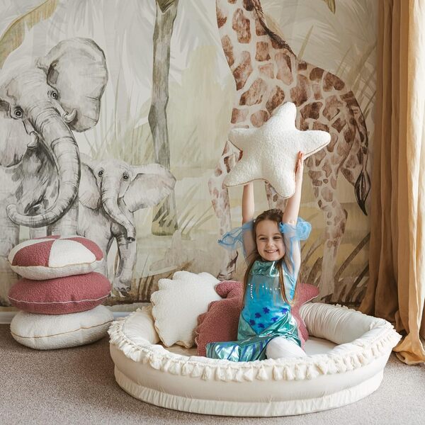 MINICAMP Tapis de Jeu pour Enfants pour Jeux au Sol et nid de Sommeil - 100% Coton et décoration Unique avec des Pompons - Tapis pour Enfants de 110 cm de Large - Matelas en Mousse Extra Doux