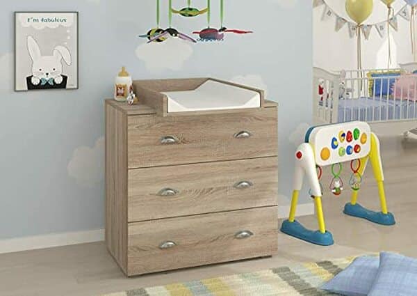 Découvrez notre test complet de la commode à langer BB Loisir MIA : un meuble astucieux avec matelas amovible et 3 tiroirs pour répondre aux besoins des parents et de leur bébé.