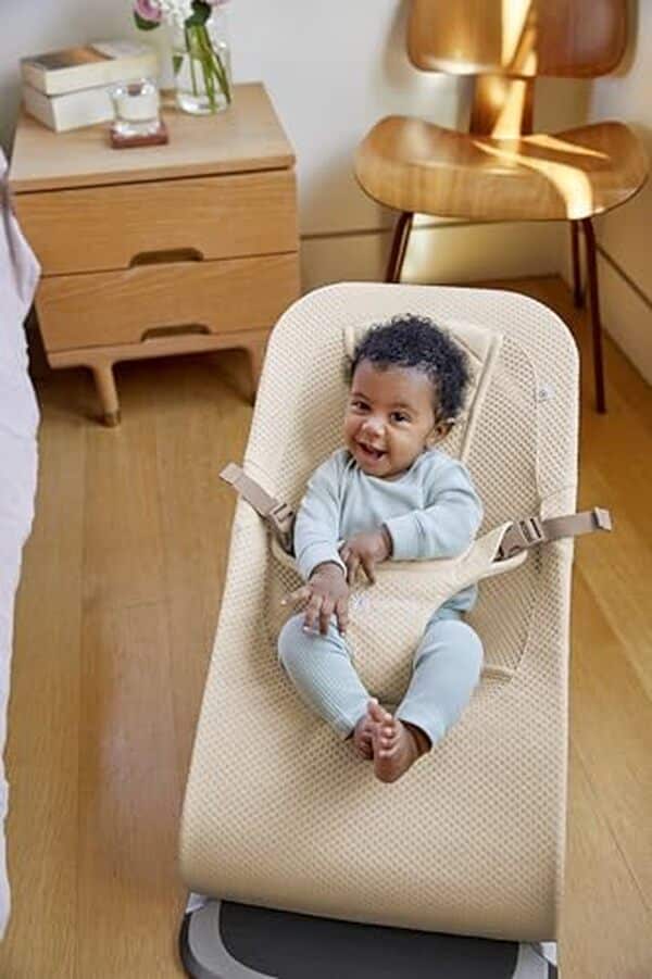 Découvrez le test complet du transat Ergobaby Evolve Bouncer Mesh, idéal pour garder votre bébé au frais et confortable. Profitez de notre analyse détaillée pour prendre une décision éclairée.