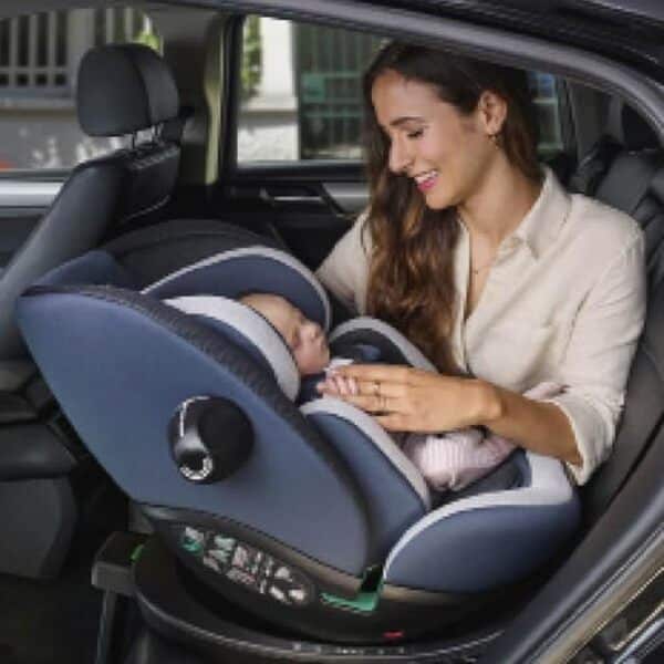 Découvrez le test complet du siège auto pivotant Chicco Everone I-size : sécurité, confort et innovation au rendez-vous pour voyager sereinement avec votre enfant.