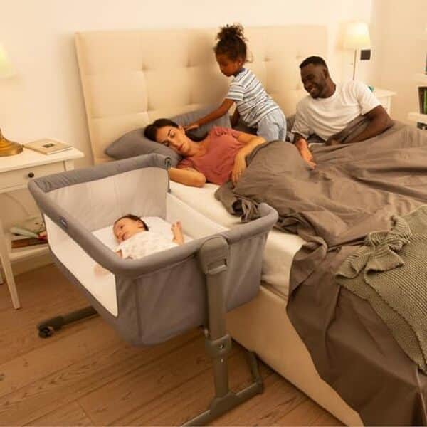 Découvrez notre test détaillé du lit bébé cododo Chicco Next2me Essential : confort, sécurité et adaptabilité pour les parents modernes. 